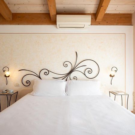מרינה די גרוסטו Lola Piccolo Hotel E Appartamenti מראה חיצוני תמונה