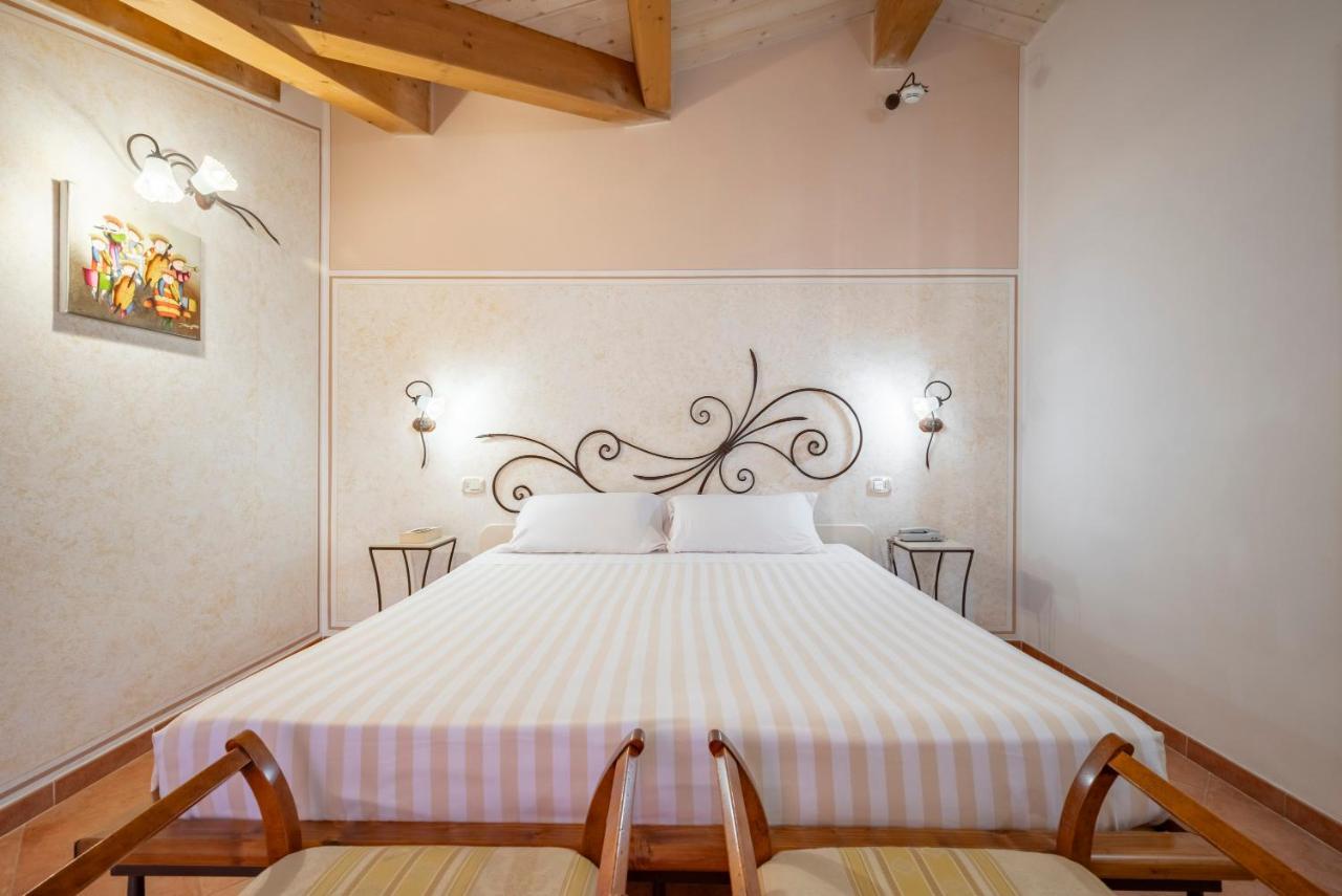 מרינה די גרוסטו Lola Piccolo Hotel E Appartamenti מראה חיצוני תמונה
