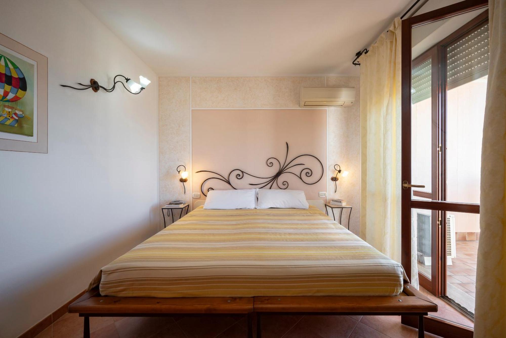 מרינה די גרוסטו Lola Piccolo Hotel E Appartamenti מראה חיצוני תמונה
