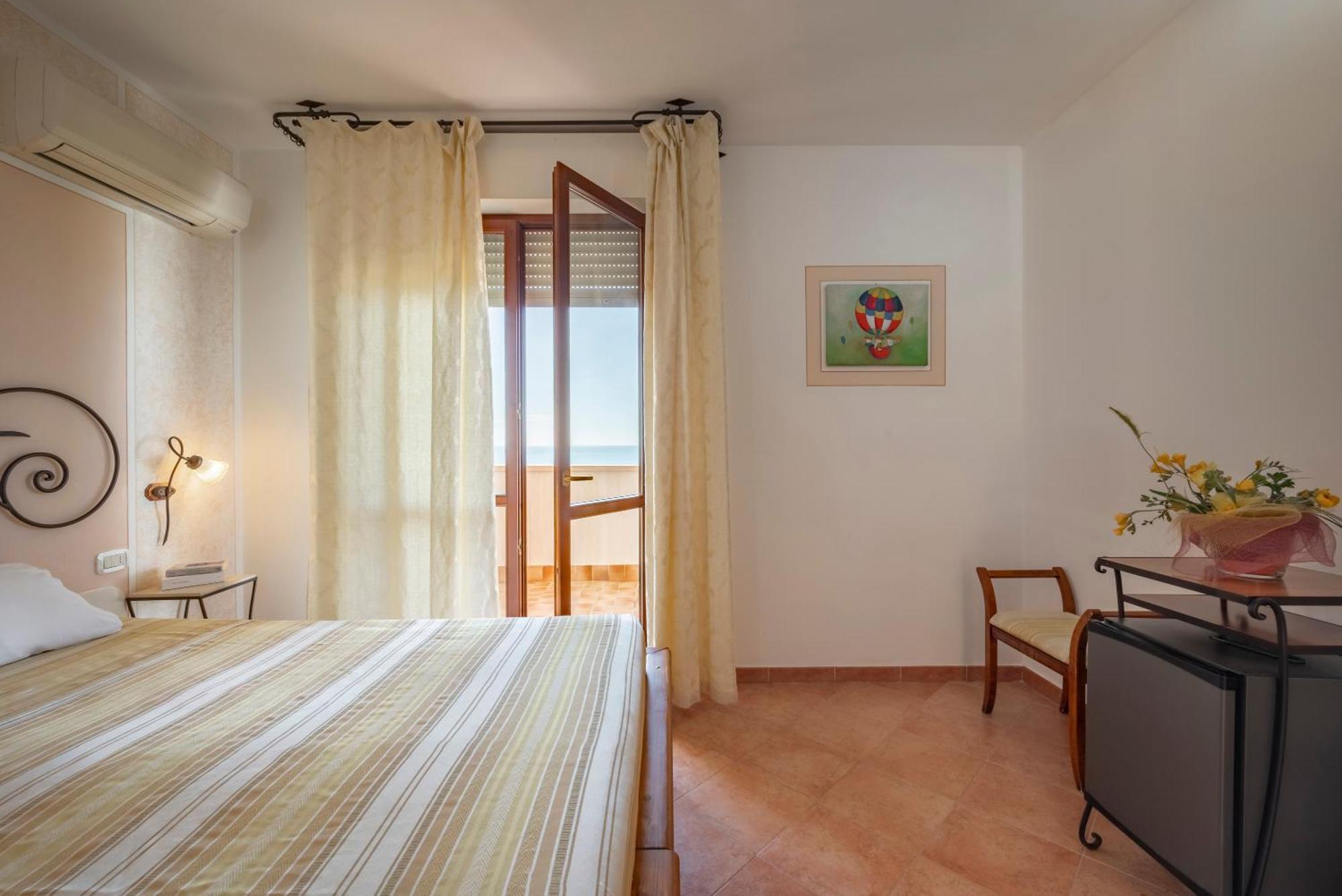 מרינה די גרוסטו Lola Piccolo Hotel E Appartamenti מראה חיצוני תמונה
