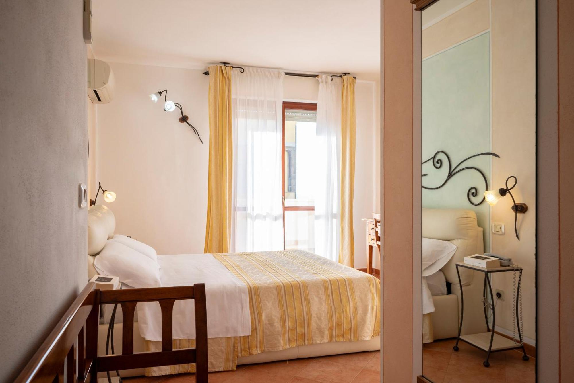 מרינה די גרוסטו Lola Piccolo Hotel E Appartamenti מראה חיצוני תמונה