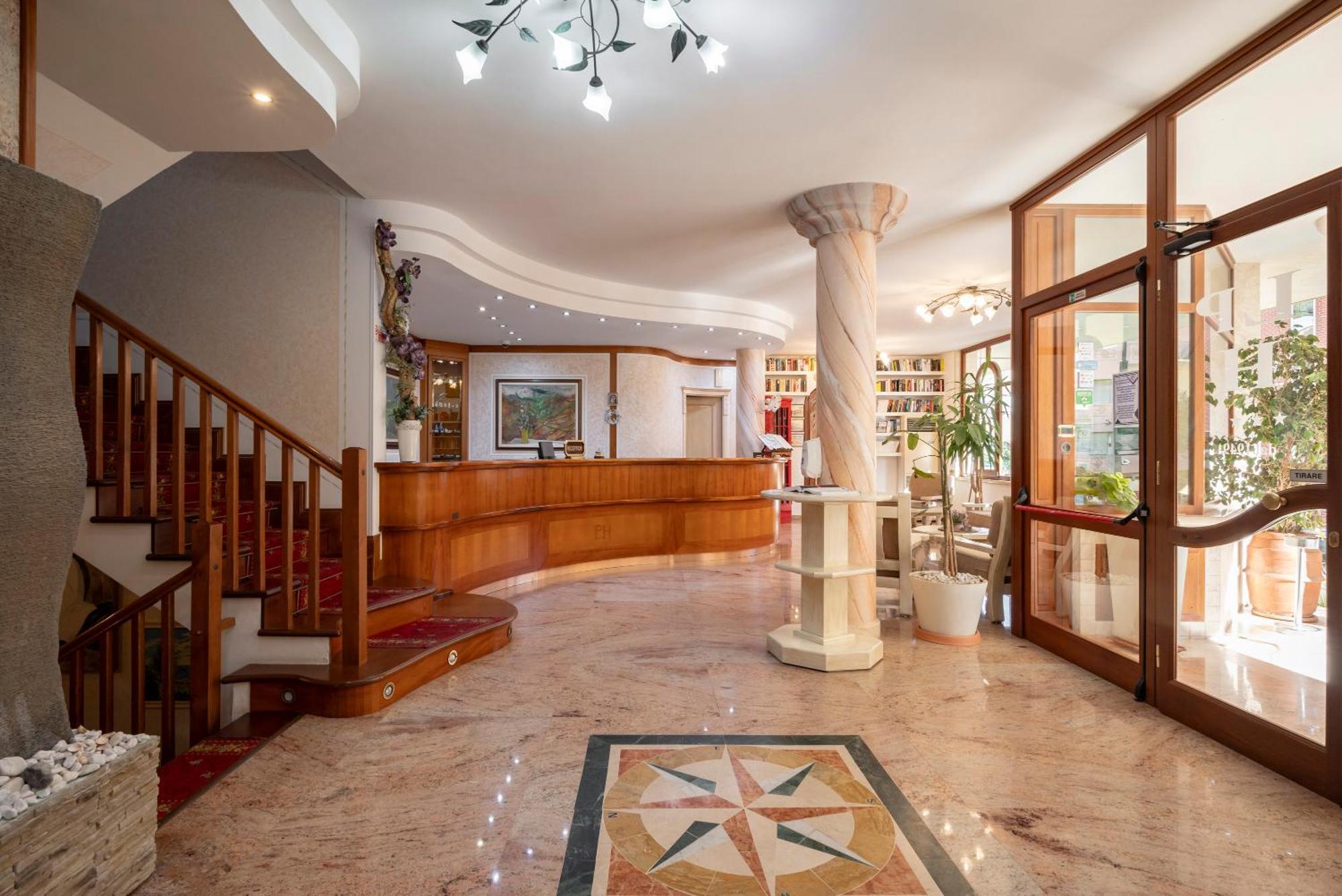 מרינה די גרוסטו Lola Piccolo Hotel E Appartamenti מראה חיצוני תמונה